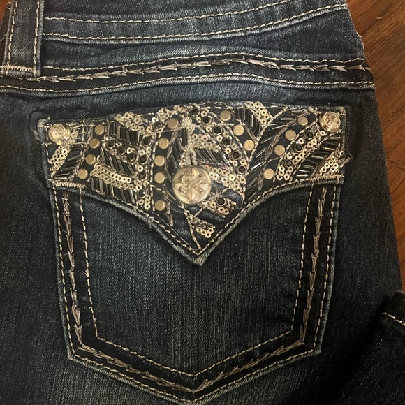 Women’s Miss Me jeans - Picture 2 of 4
